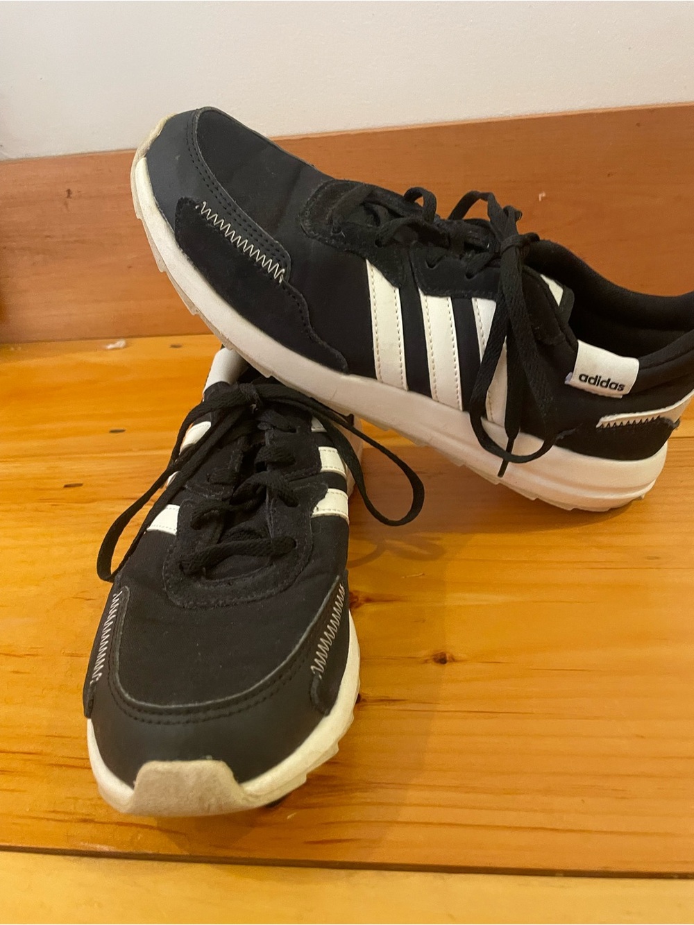 Adidas Retrorun sneakers with signature stripes